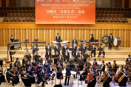 广西云：“同庆华诞·友谊长青”——中越共创交响乐《友谊长青》河内专场音乐会在越举办