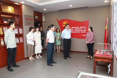 侯道辉到华蓝集团开展访企拓岗促就业活动