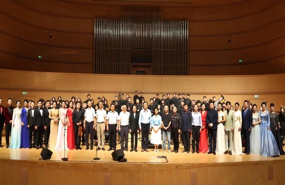 “礼赞二十大 唱响新时代”交响音乐会在广西文化艺术中心连演9场 文化惠民服务惠及全区9所学校