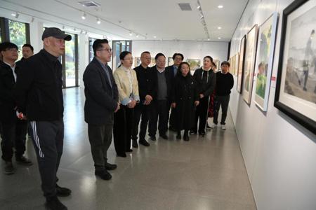 “灵蛇舞动 画韵传情——邕城2025迎春美术作品展”在南宁书画院开展