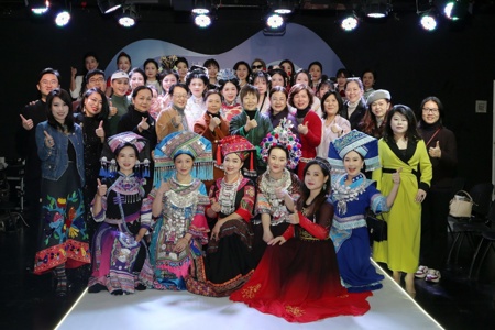 我校举办“魅力绽放·艺彩纷呈‘三八’国际劳动妇女节教职工时装秀”
