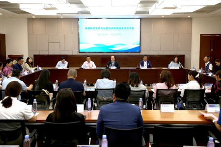 泰国新闻官员与记者培训班学员到我校参观交流