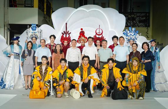 “魅力绽放 艺彩纷呈”广西艺术学院第二届教职工时装秀精彩上演